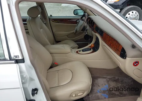 2001 Jaguar Xj8 Vanden Plas z USA, uszkodzony, nr VIN SAJDA24C11LF22302